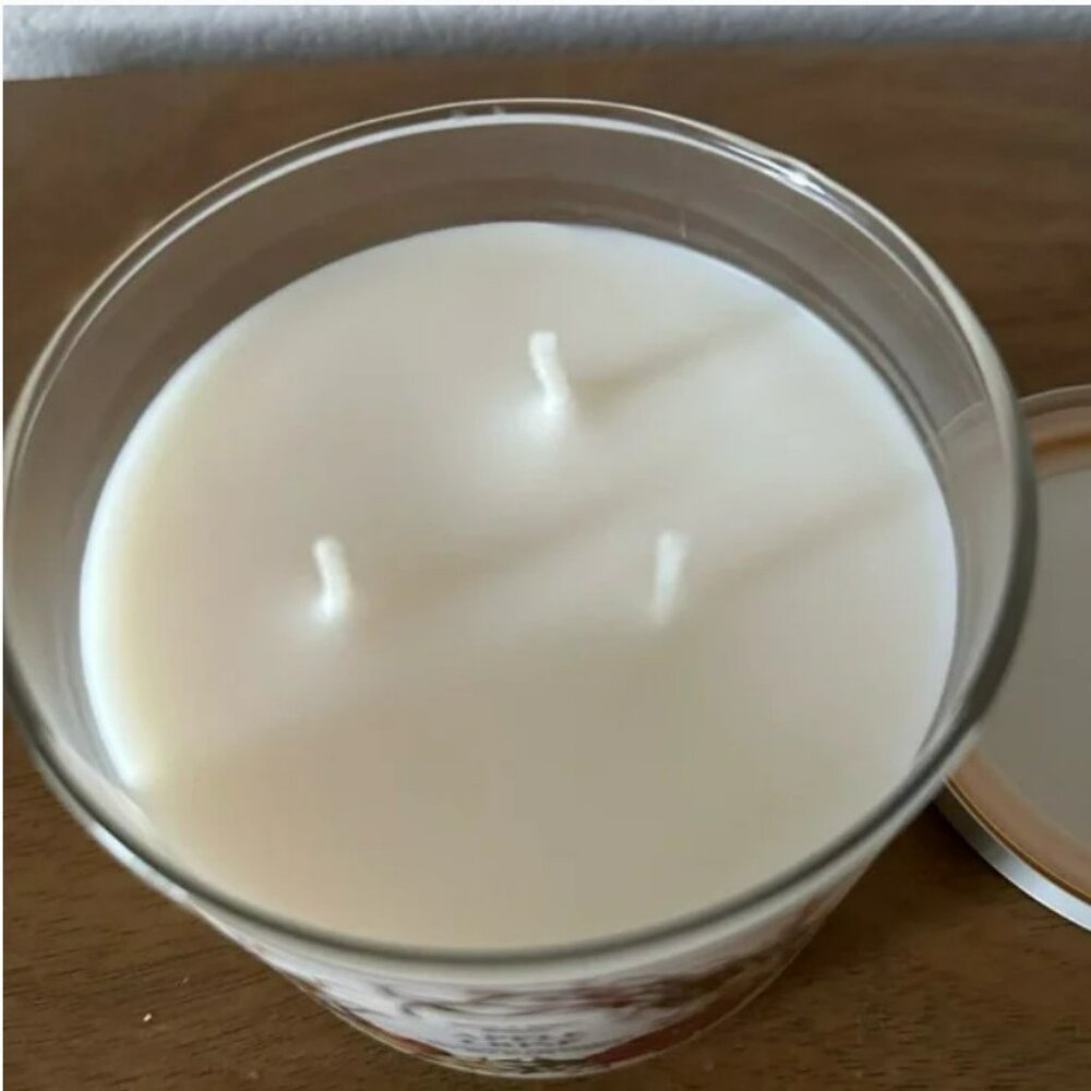 NEW Bath & Body Works Apple Crisp 3 wick Candle - NWT - Picture 2 of 3